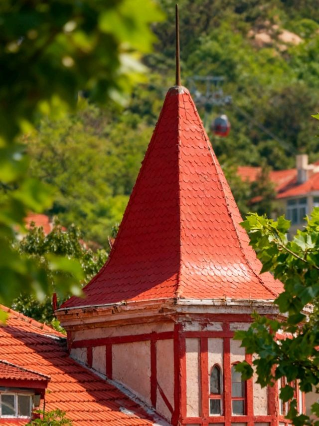 山東青島：紅瓦綠樹映著碧海藍天，啤酒香氣裡飄著百年歐陸風情