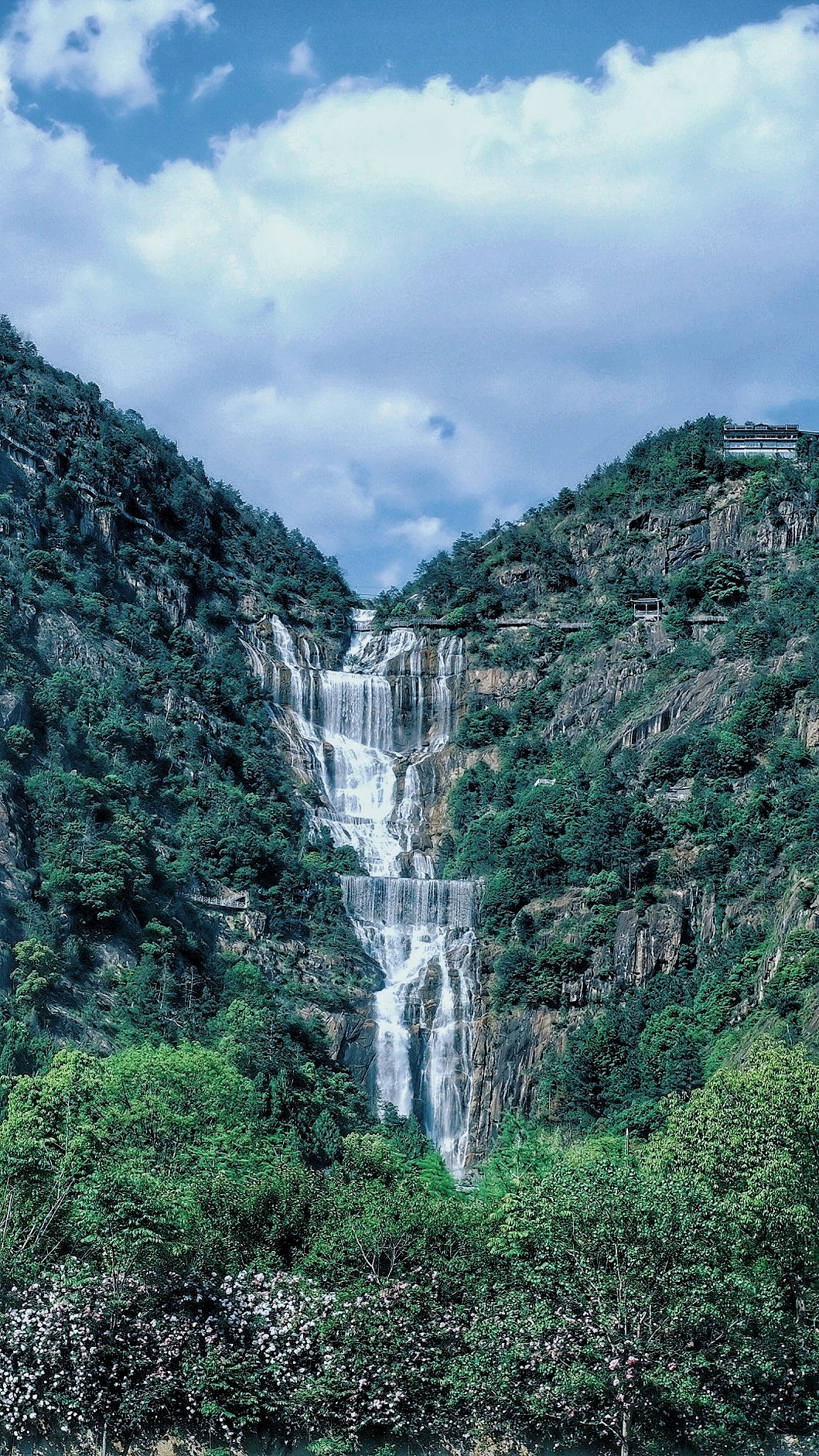 Journey to Tiantai Mountain Sea, Seeking the Ancient Temple's Pure Joy