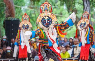 A must-visit during the Shoton Festival in Tibet! Tibetan opera + Linka let you fully experience Lhasa