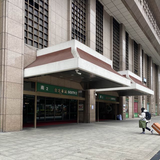 Taipei Main Station ศูนย์กลางการคมนาคมของไต้หวัน🚊