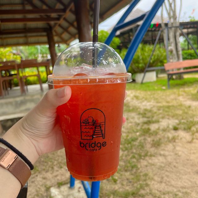 📍 Bridge cafe & สะพานไม้ไผ่ ท่าเลน กระบี่ 