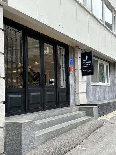 COMFORT 韓国　ソウル　FLEUR_Mono 解放村(ヘバンチョン)にあるセレクトショップ＆カフェ“콤포트(COMFORT