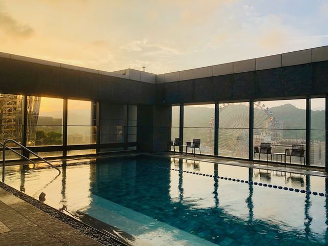 台北|🌇頂樓戶外泳池夕陽📍 Taipei Marriott Hotel 台北萬豪酒店 台北|🌇頂樓戶外泳池夕陽📍 Taipei Marriott Hotel 台北萬豪酒店