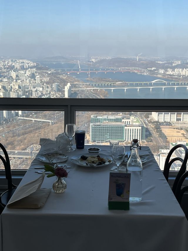 서울 여의도가 한 눈에 내려다보이는, 세상의 모든 아침 🥂