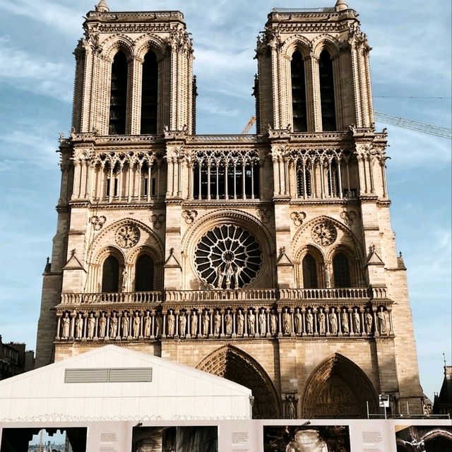 AN ARCHAEOLOGICAL CRYPT IN PARIS.