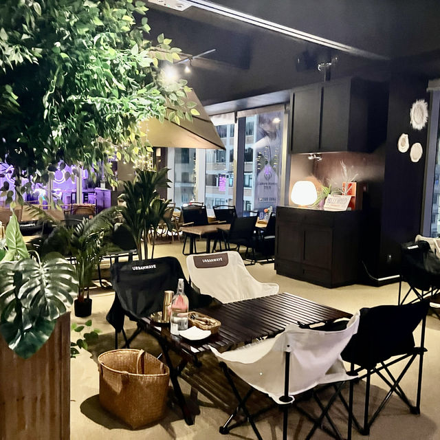 鬧市中的露營主題西餐廳 鬧市中的露營主題西餐廳