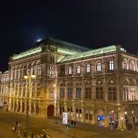 비엔나 야경을 즐길 수 있는 낭만적인 공간, 비엔나 오페라 하우스
