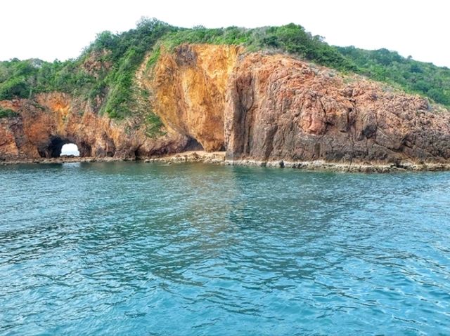เกาะทะลุ