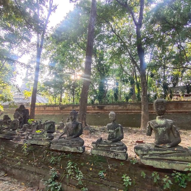 กราบไหว้ขอพร วัดโบราณ "วัดอุโมงค์"