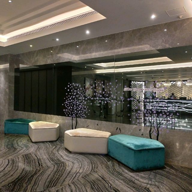 葵涌工廠區內的「荃灣絲麗酒店」