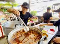 ก๋วยเตี๋ยวไก่ร้านเด็ด ไก่ตุ๋นอร่อยเวอร์