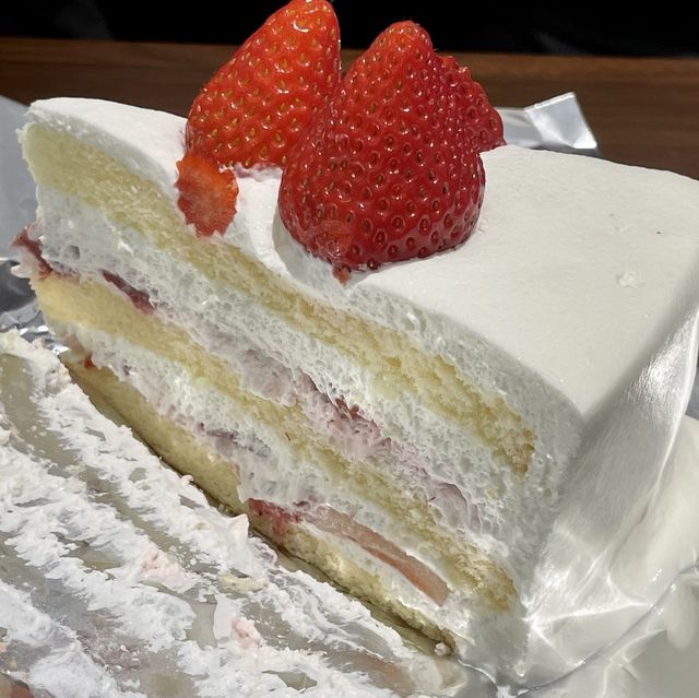 베이커리 천국 일본에서 맛보는 하브스 딸기케이크🍰