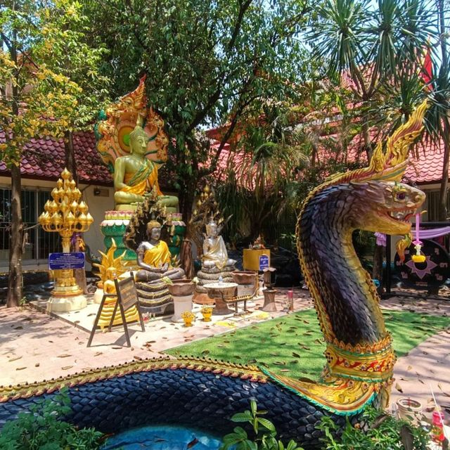 วัดมหาธาตุ พระธาตุประจำวันเกิดวันเสาร์ จ.นครพนม