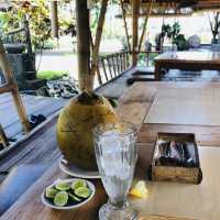 在烏布水上發呆亭裡享受印尼美食：Bale Udang Mang Engking Ubud