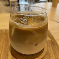 新大久保の広くて居心地よいカフェ
