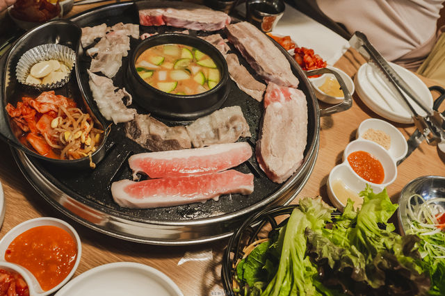 ร้านหมูย่างบุฟเฟ่ต์ 강남 돼지상회 | สาขาฮงแด