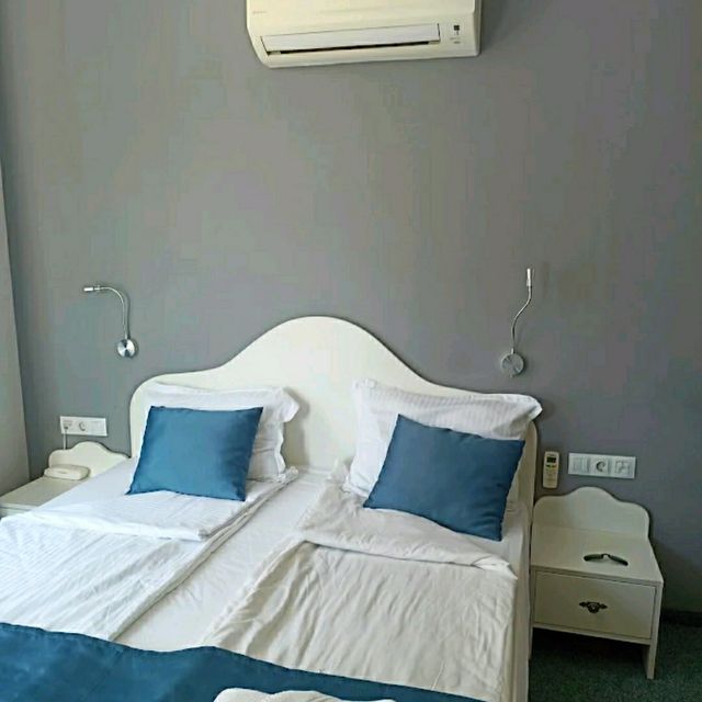 A LOVELY BLUE HOTEL NEAR THE BEACH!