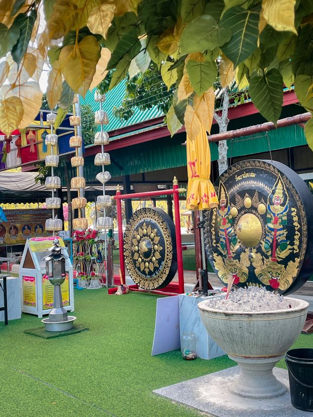 ท้าวเวสสุวรรณ วัดเขาช่องลม จ.ชลบุรี