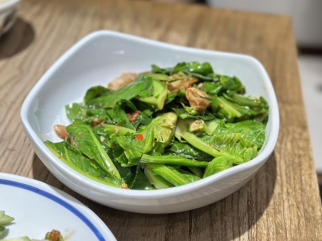 「曼谷紅大哥水門雞飯店，海南雞飯價格實惠」