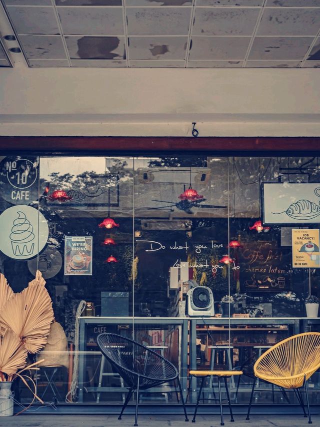 No.10 Cafe