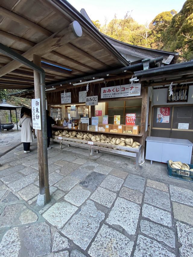 鎌倉の銭洗神社（宇賀福神社）銭を洗って金運アップ財運アップ