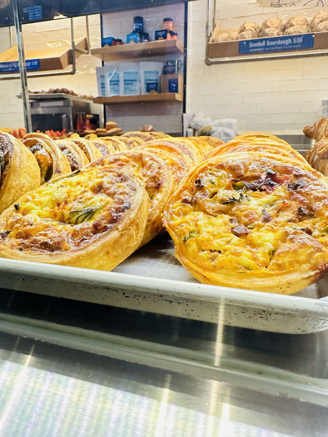 freshly baked CROISSANTS in town⭐️BAKEHOUSE⭐️