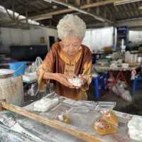 ข้าวเกรียบอ่อนน้ำจิ้มกุ้งตลาดเฉลิมจันท์