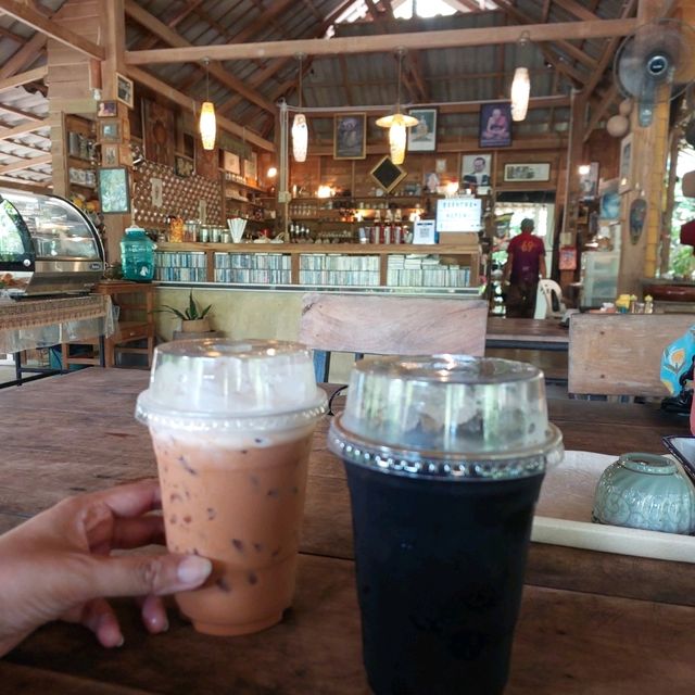 ร้านบ้านชาในป่าฝน Tea House in Rainforest