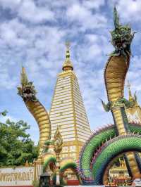 มาชมความงดงามของพระธาตุและพญานาคสีรุ้ง