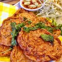 นั่งทานอาหารแบบฟินๆ ริมน้ำ สุดแสนโรแมนติก …