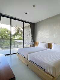 รีวอตท่ามกลางหุบเขาใกล้สวนน้ำ
