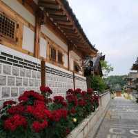 Eunpyeong hanok village with majestic Bukhansan view