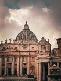 Architectural Majesty of St. Peter's Basilica: A Marvel in Vatican City 🏛️✨
