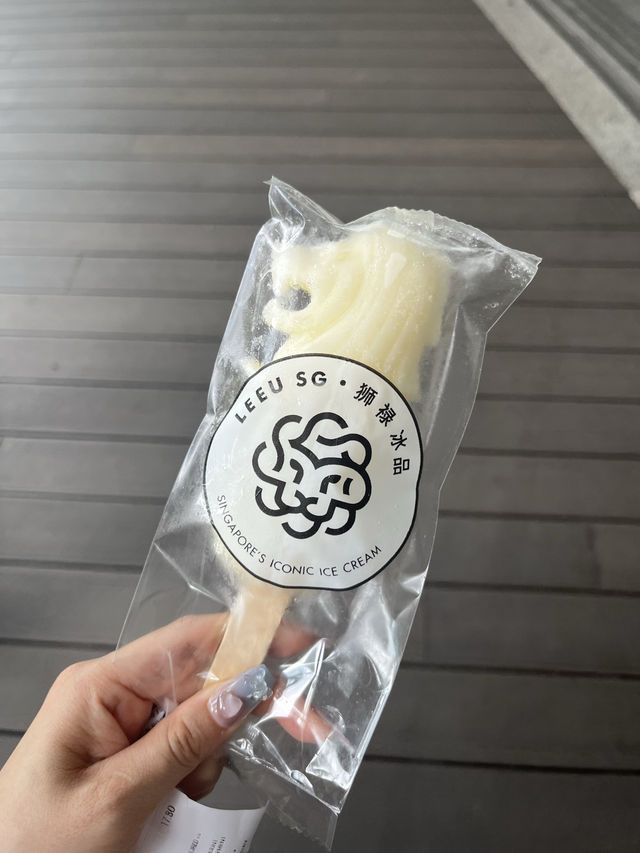 【シンガポール】マーライオンアイスとマーライオン