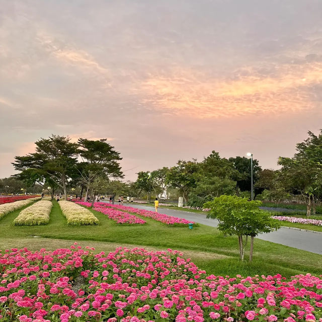 📍🌳 สวนหลวง ร.9 (MRT หัวหมาก สายสีเหลือง)