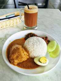 An interesting cafe with petting animals & nature environment in Muar