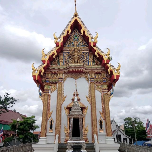 🌟สุดอลังการ โบถ์เรือสุพรรณหงส์