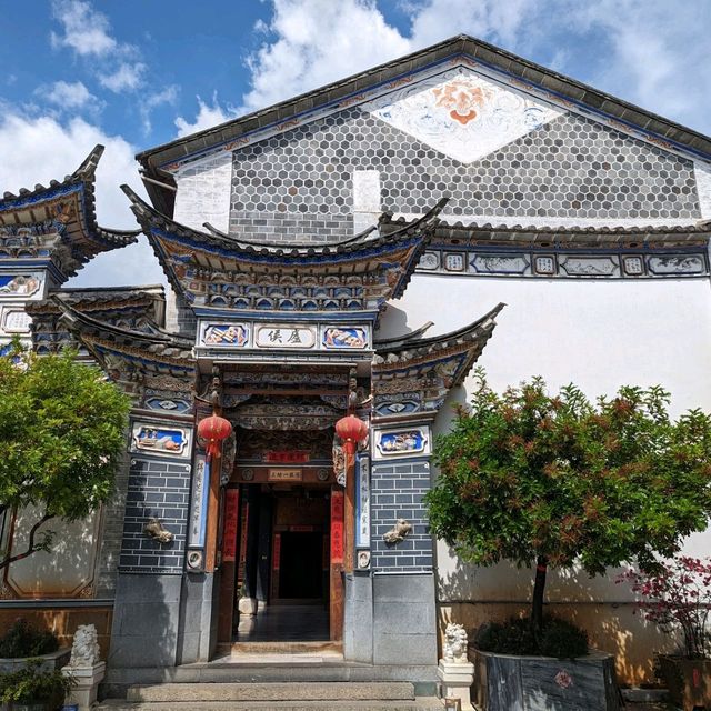 Tea Tasting at Yan Family Compound in Xizhou Village
