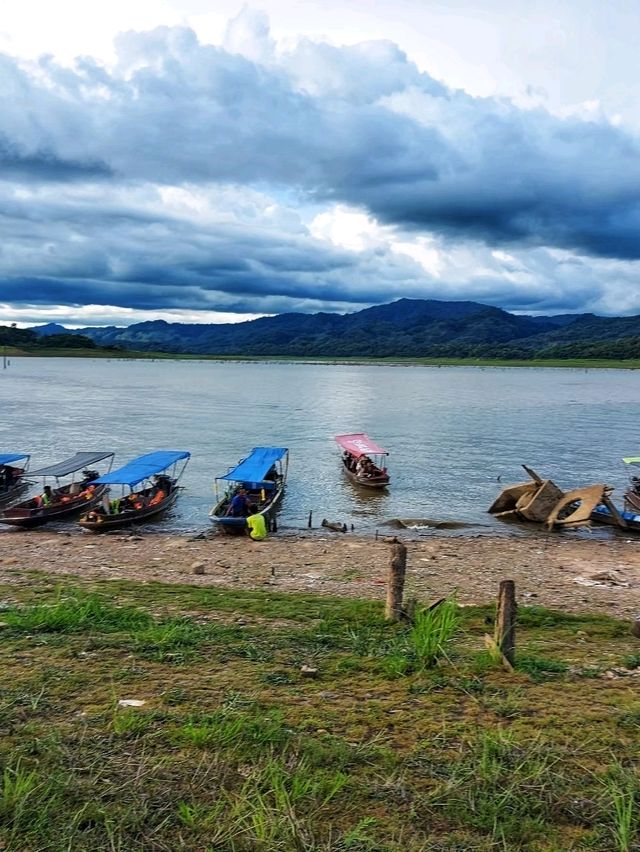 ล่องเรือชมเมืองเก่าสังขละบุรี