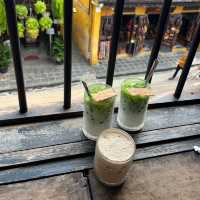 Faifo Coffee คาเฟ่เมืองเก่าสีเหลืองสดใส