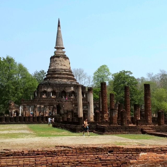 ชมเมืองโบราณ ที่อุทยานประวัติศาสตร์กำแพงเพชร