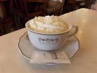 คาเฟ่สวยสไตล์ Art Nouveau ที่ปอร์โต