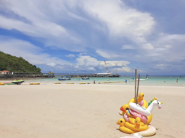 “หาดตาแหวน”ชายหาดสุดคึกคักในเกาะล้าน