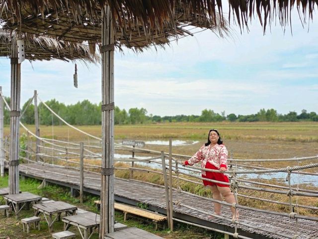 บ้านรักษ์นา ร้านอาหารไทย ในท้องทุ่งนา 