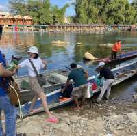 M&R Houseเรือแพริมน้ำสุดปังวิวสวย น้องหมาเข้าพักได้