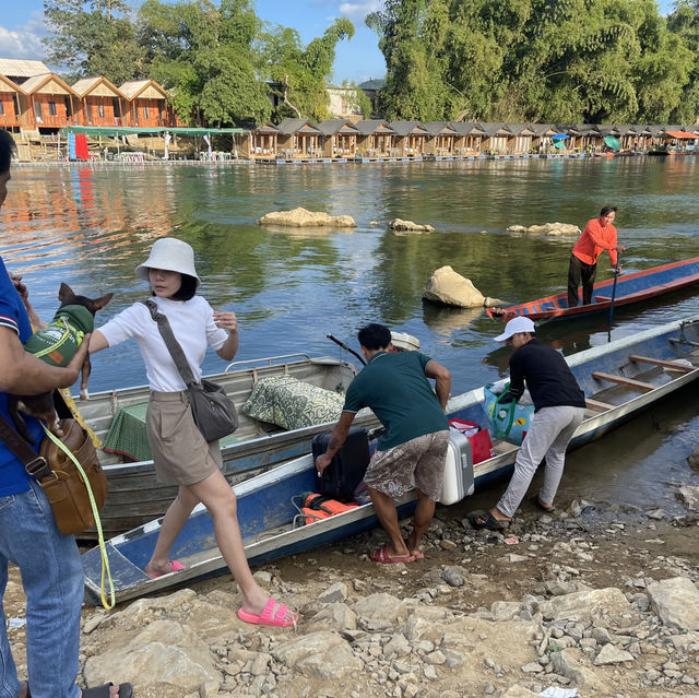 M&R Houseเรือแพริมน้ำสุดปังวิวสวย น้องหมาเข้าพักได้