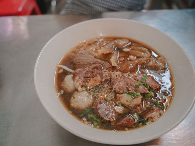 ก๋วยเตี๋ยวบ้านแม่ หมูตุ๋นเนื้อตุ๋น ปราจีนบุรี