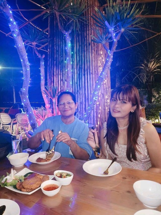 หาดบางเสร่ ชมพระอาทิตย์ตกสุดโรแมนติก 🥰