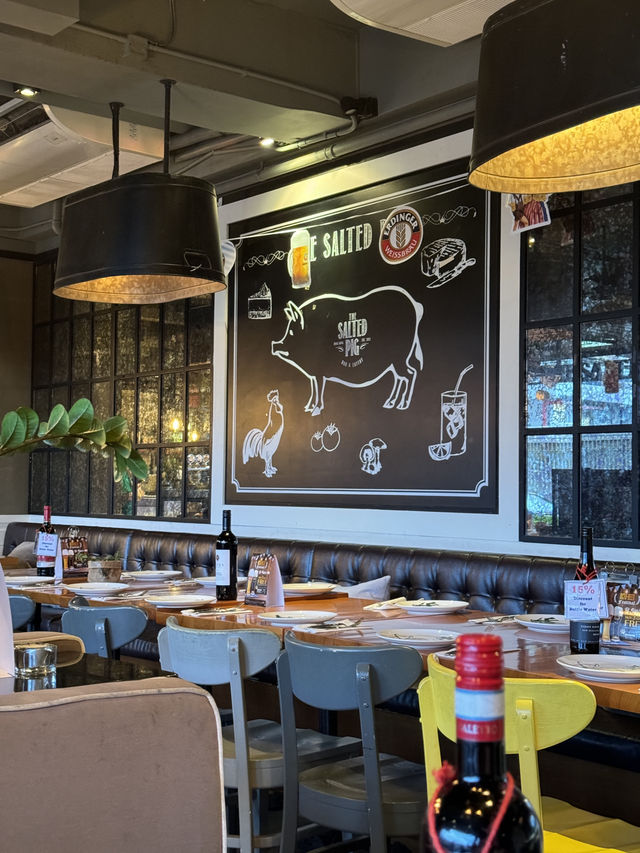 西灣河蘇豪東超chill豬門店🐷 