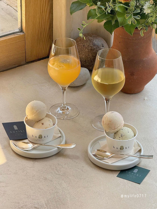 東京観光でご褒美スイーツ🍨 変わり種アイスをペアリングワインと共に…🍷